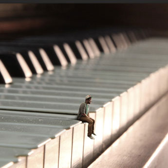 ترکیب یک پرتره با پیانو؛ لذت ایجاد یک تصویر سورئال فوق العاده!