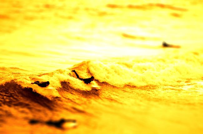 تصویری از امواج دریا با فیلتر تیلت-شیفت