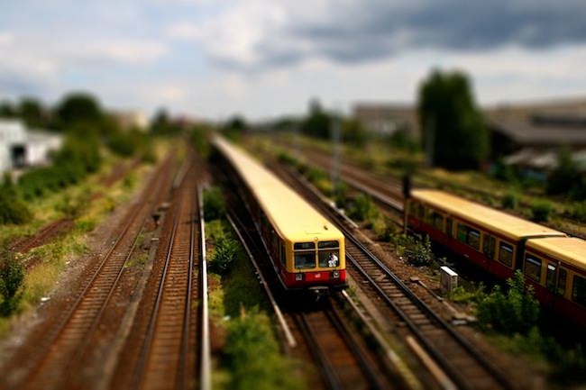 تصویر زیبای قطار با افکت Tilt-Shift